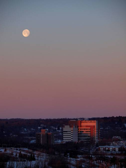 FullMoonAtSunrise3s.jpg